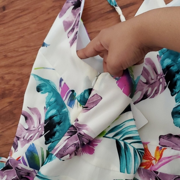 Dress - Picture 8 of 10